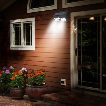 Соларна двойна лампа с 50 COB LED с ЛУПА 30 W за стенен монтаж с PIR датчик за движение