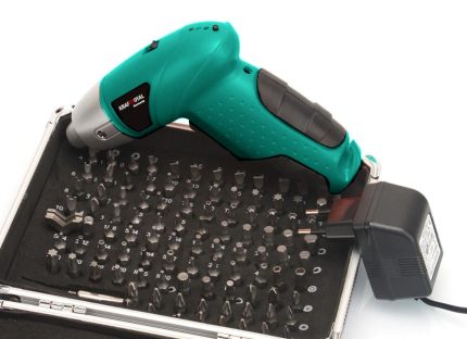 Немска акумулаторна отвертка тип Винтоверт KrafT 4.8V със 100 броя битове